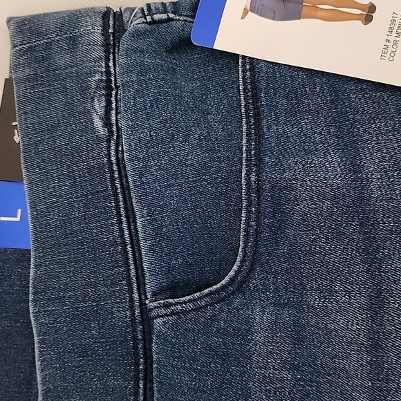 DKNY Jeans women's Short Size: L - Picture 7 of 17